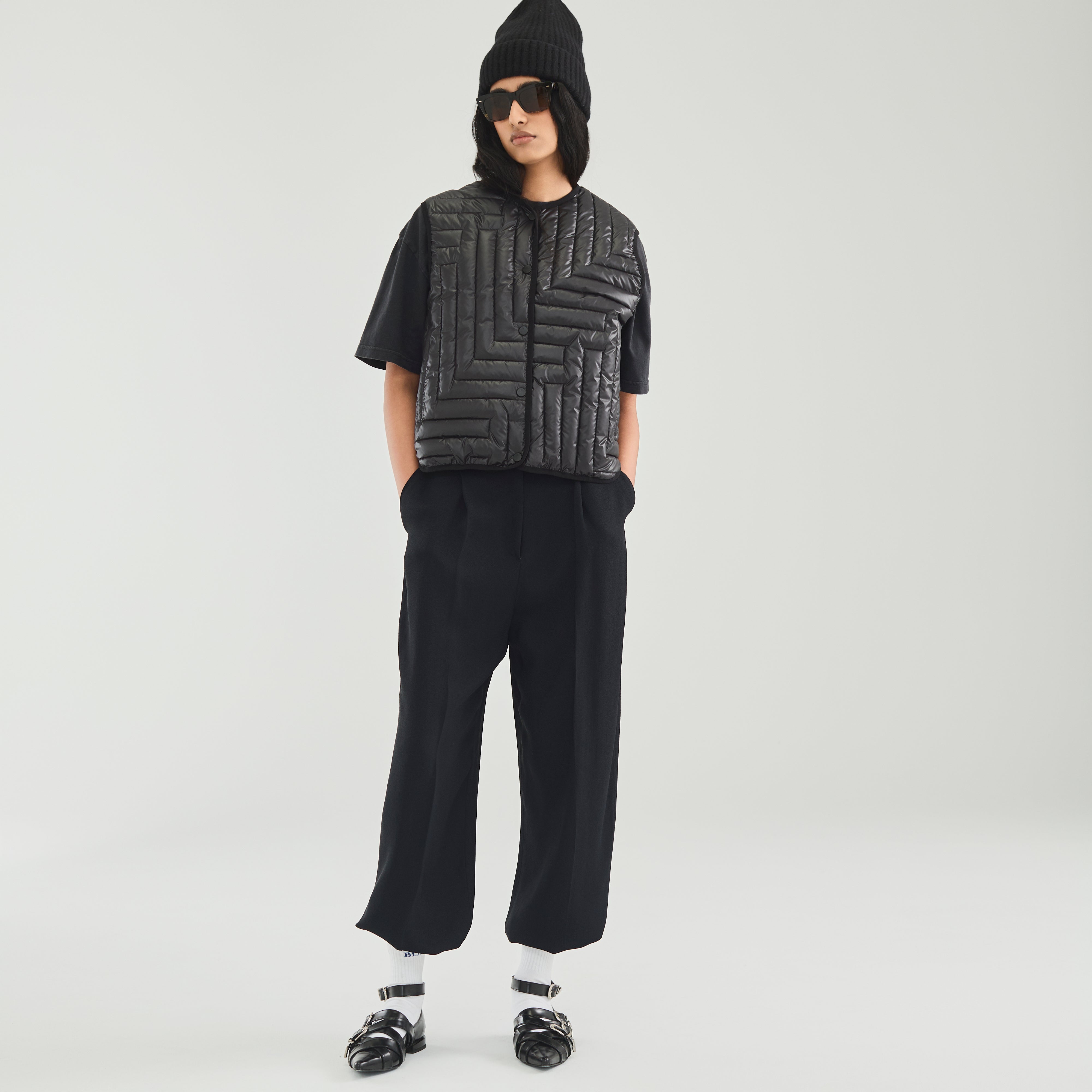 L Chev Vest in Black