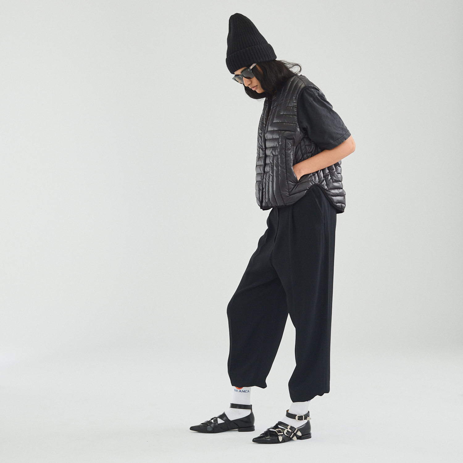 L Chev Vest in Black