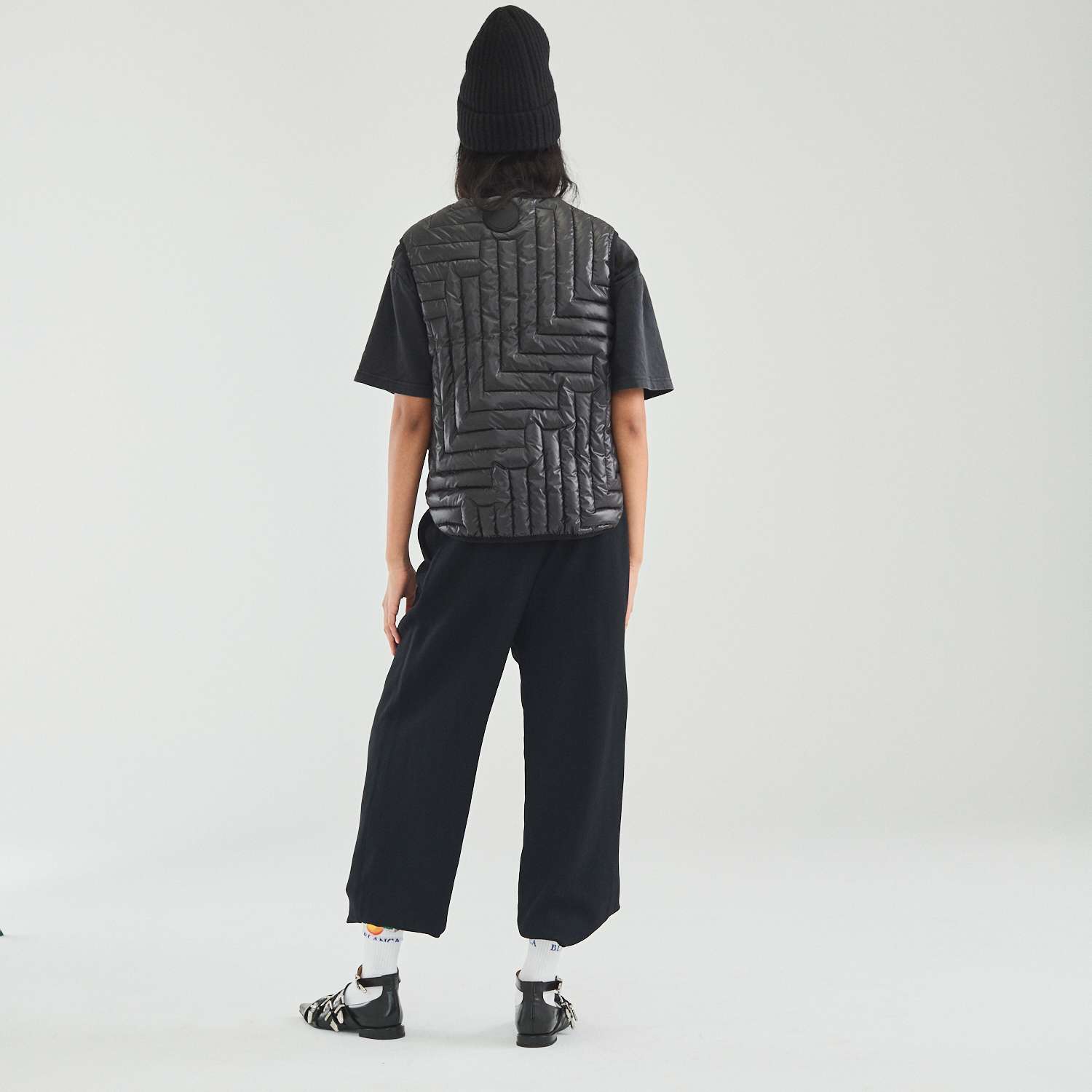 L Chev Vest in Black