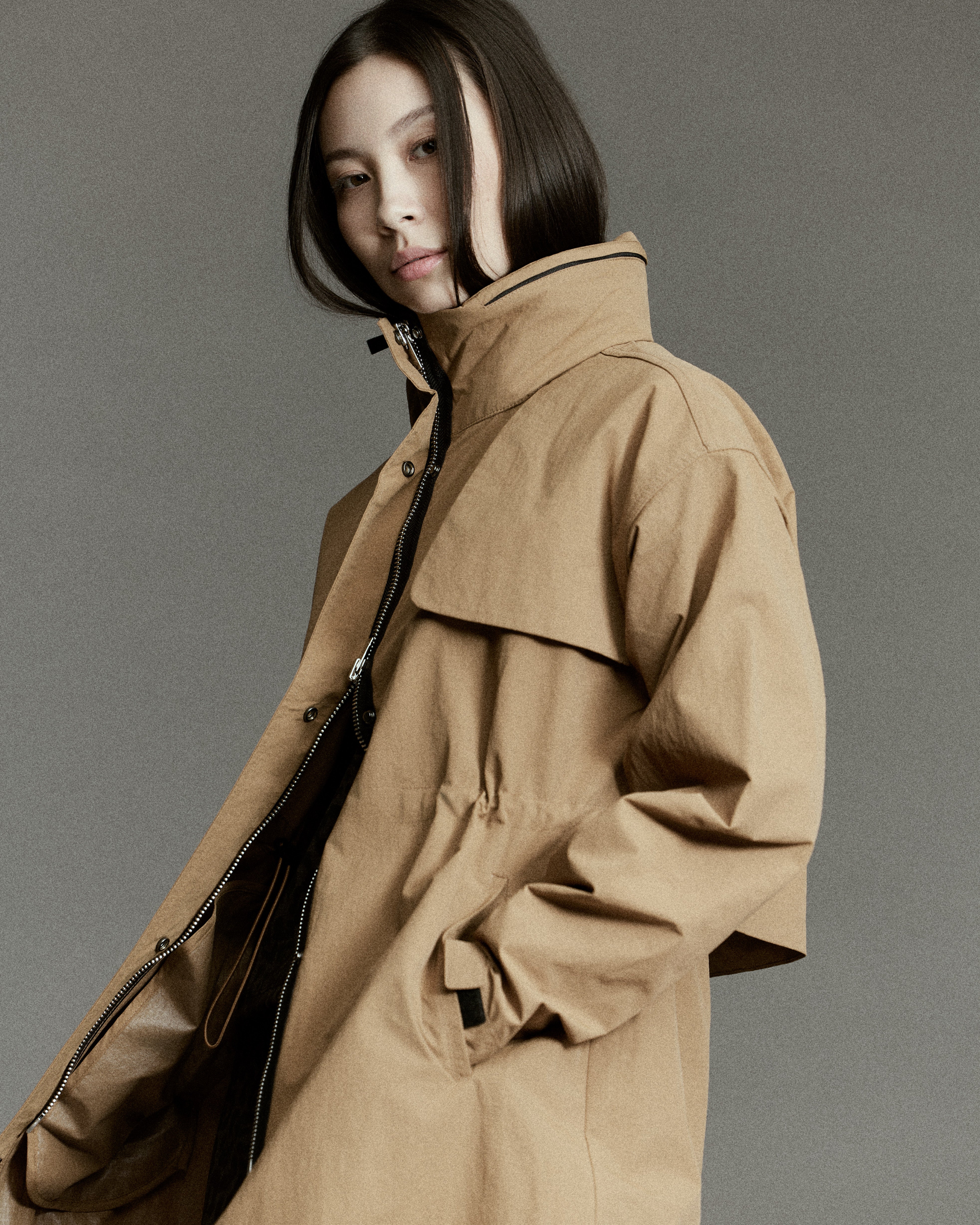 Cinch Raincoat in Beige