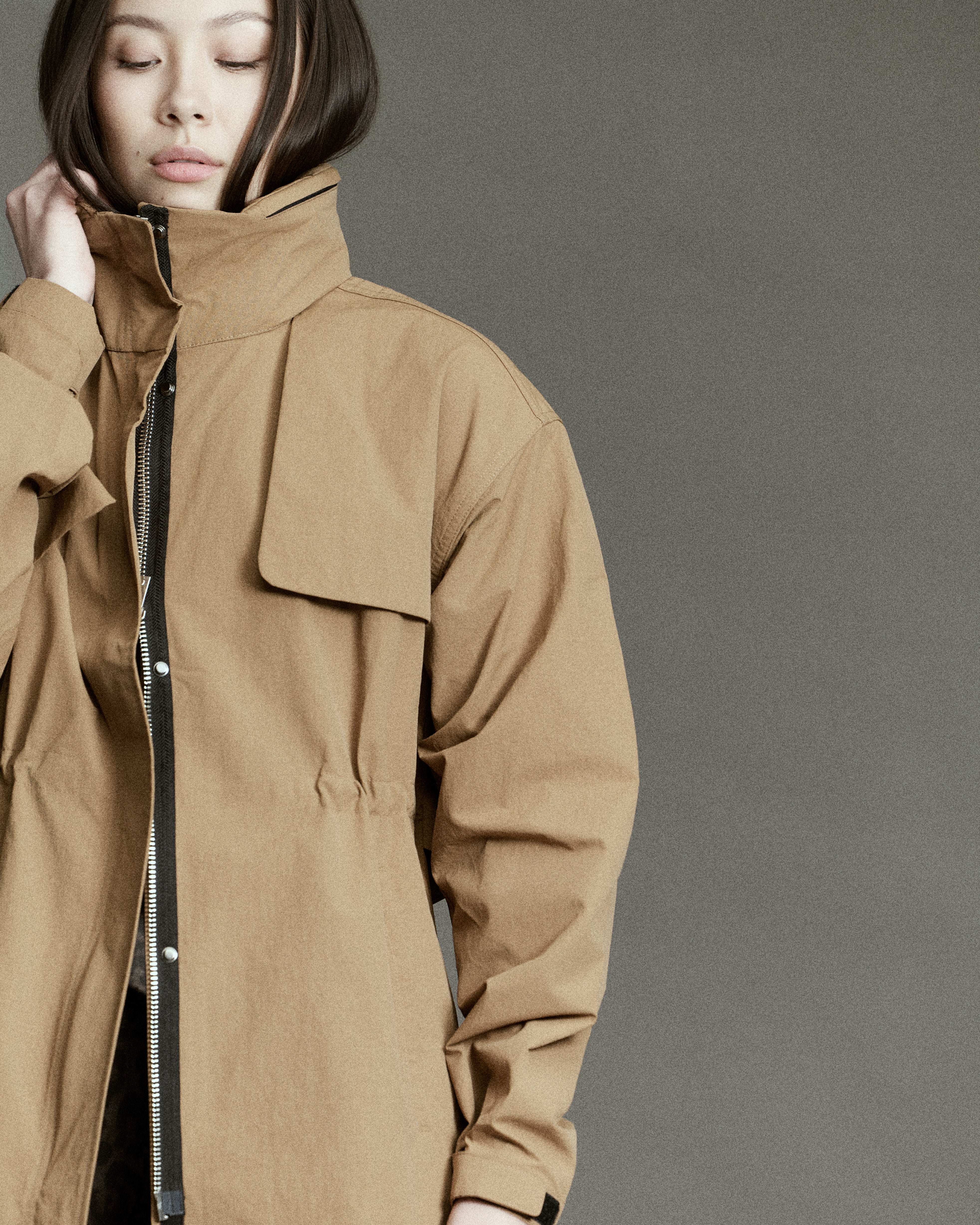 Cinch Raincoat in Beige