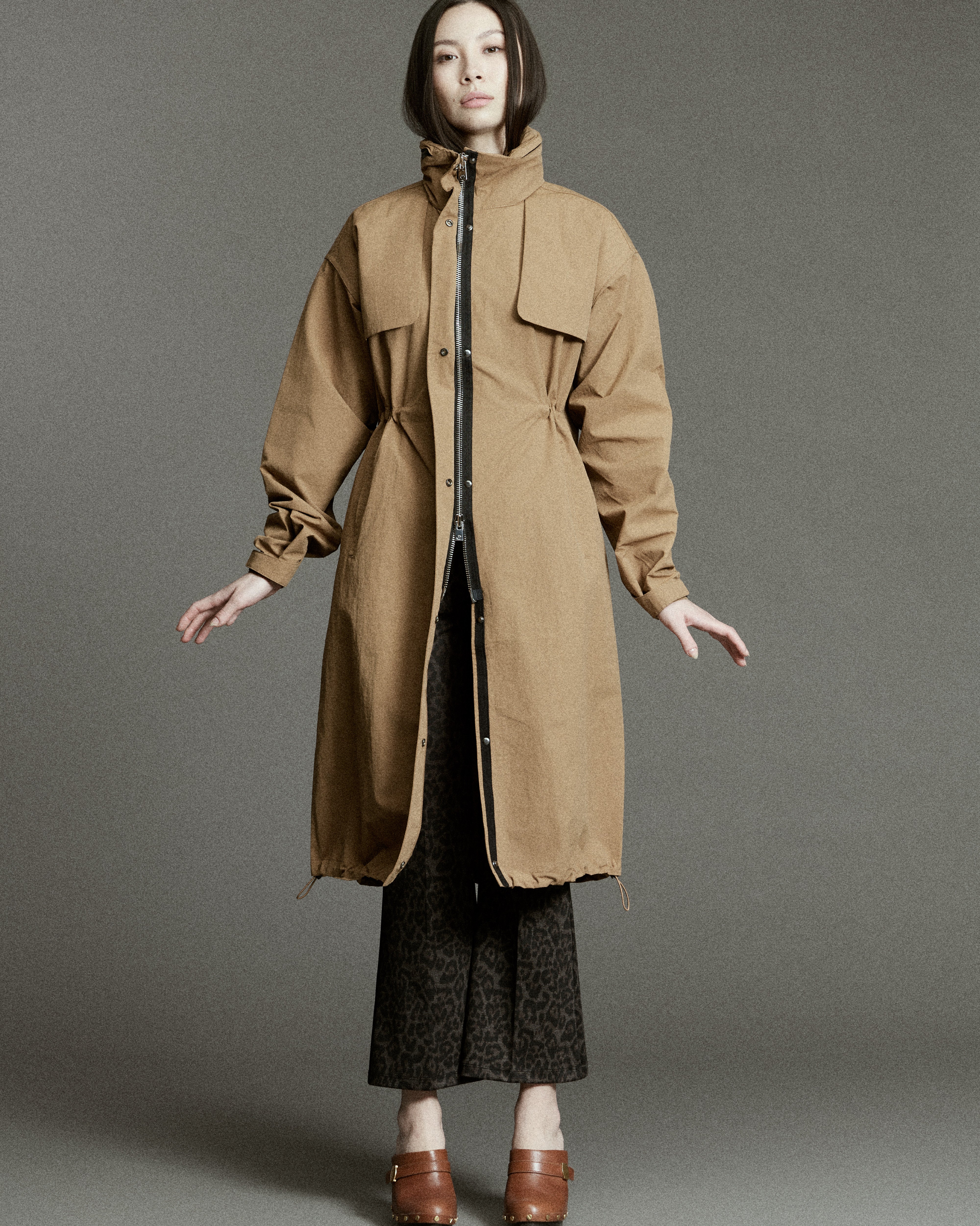 Cinch Raincoat in Beige