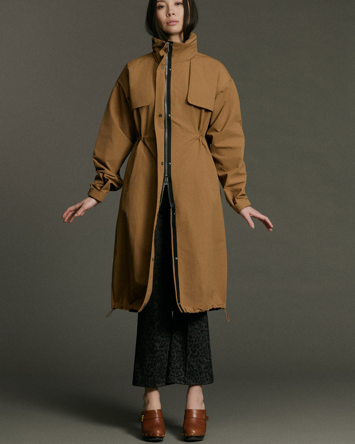 Cinch Raincoat | Beige