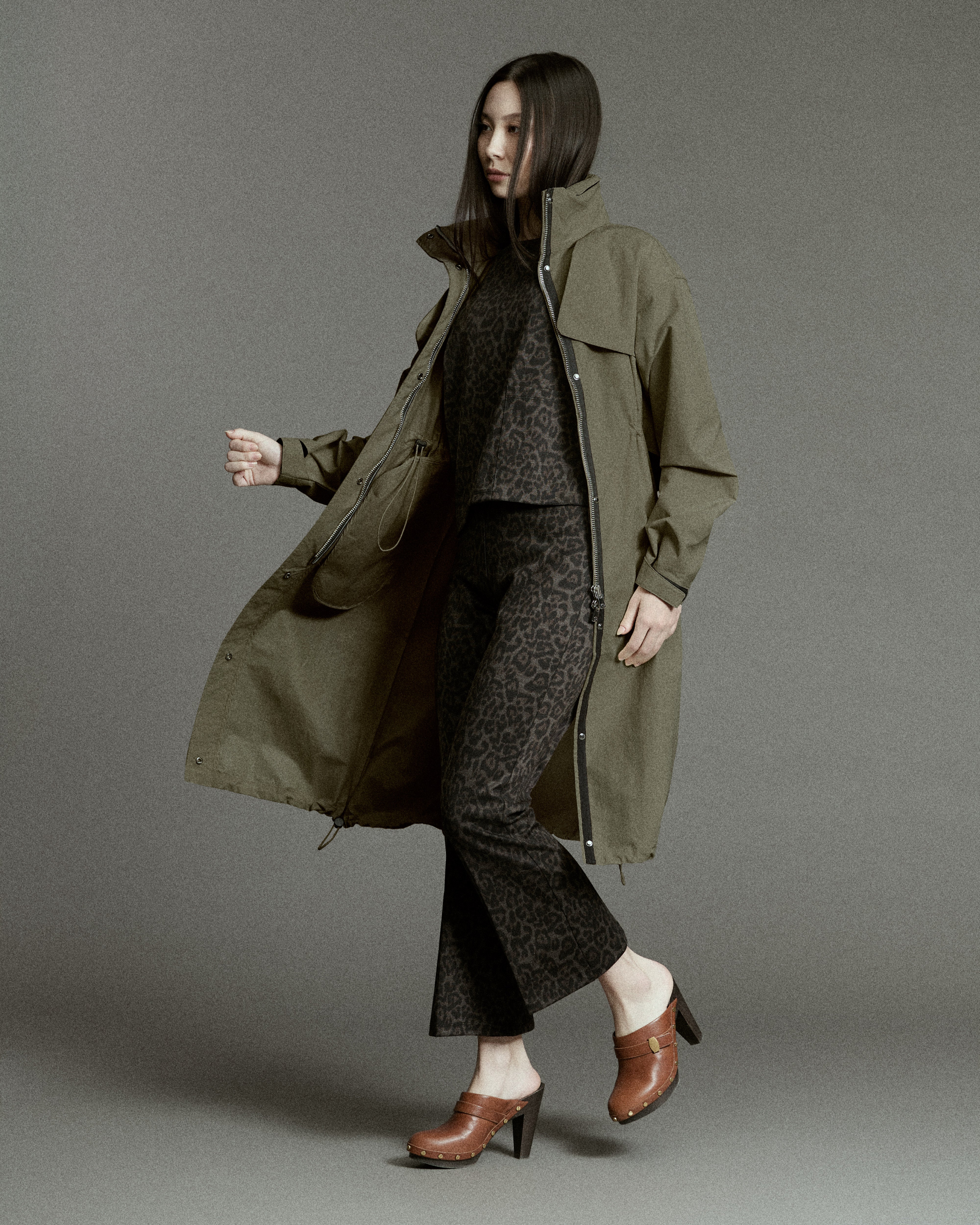 Cinch Raincoat in Khaki