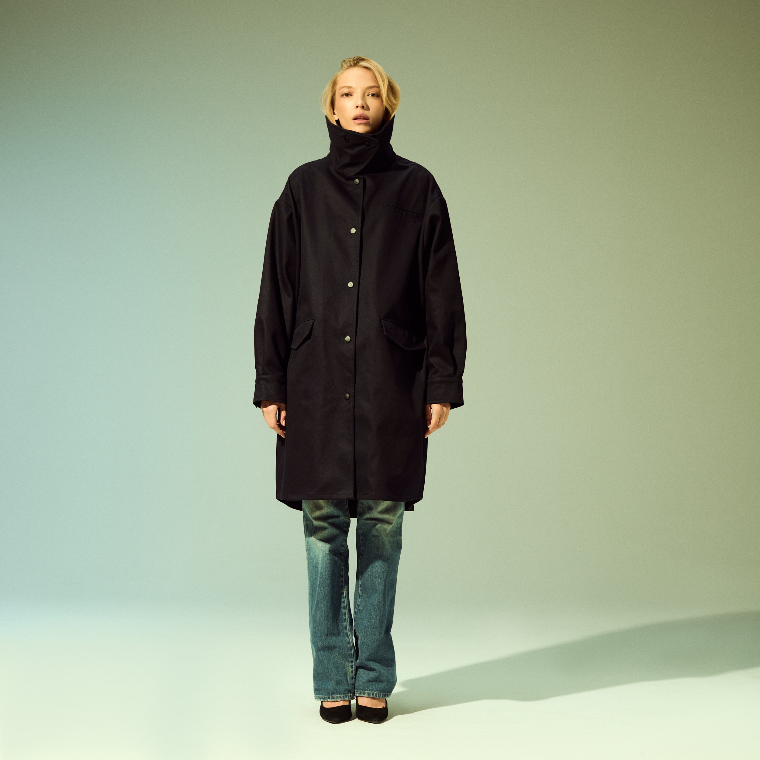 Twill Boomerang Trench in Navy