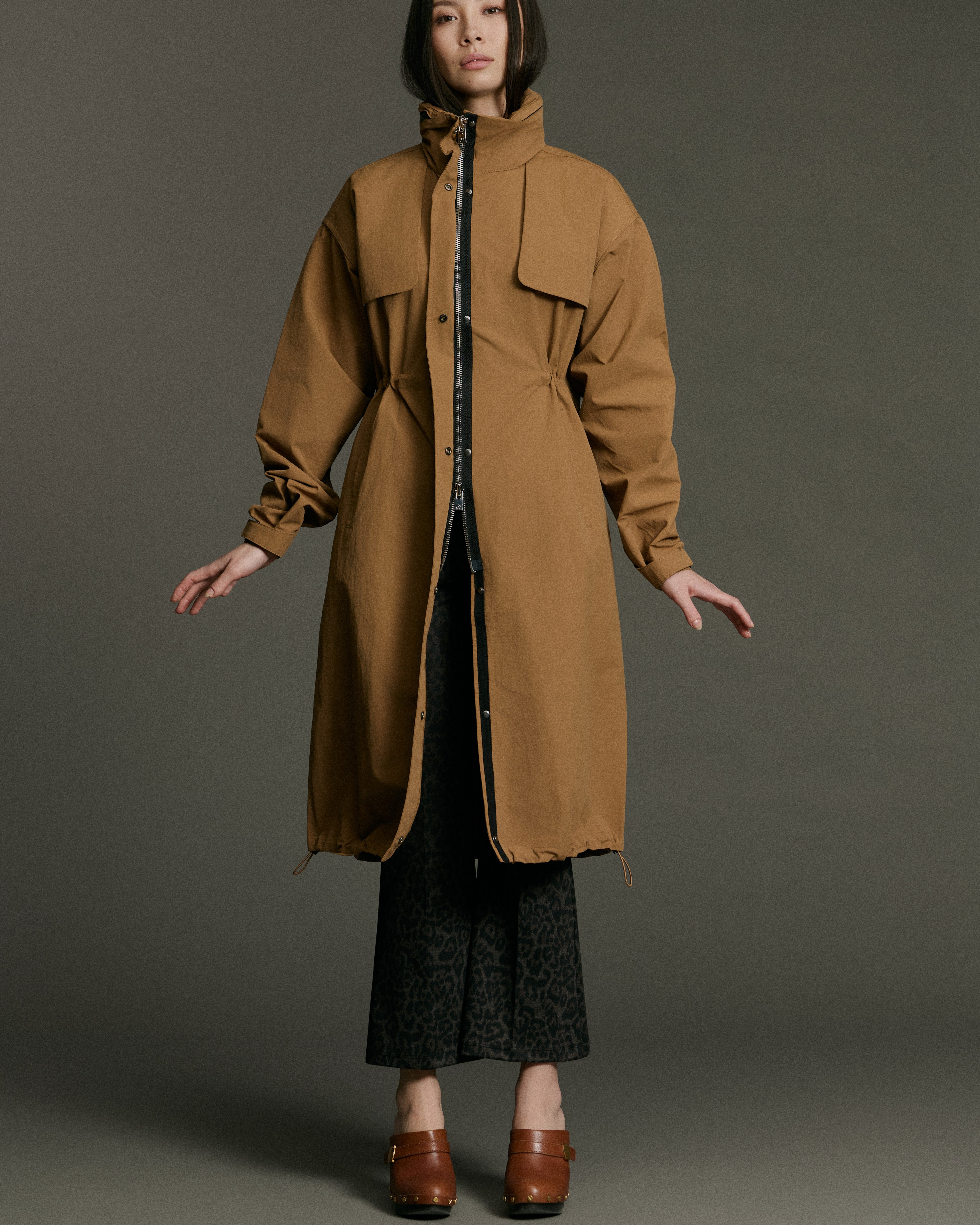 Cinch Raincoat | Beige
