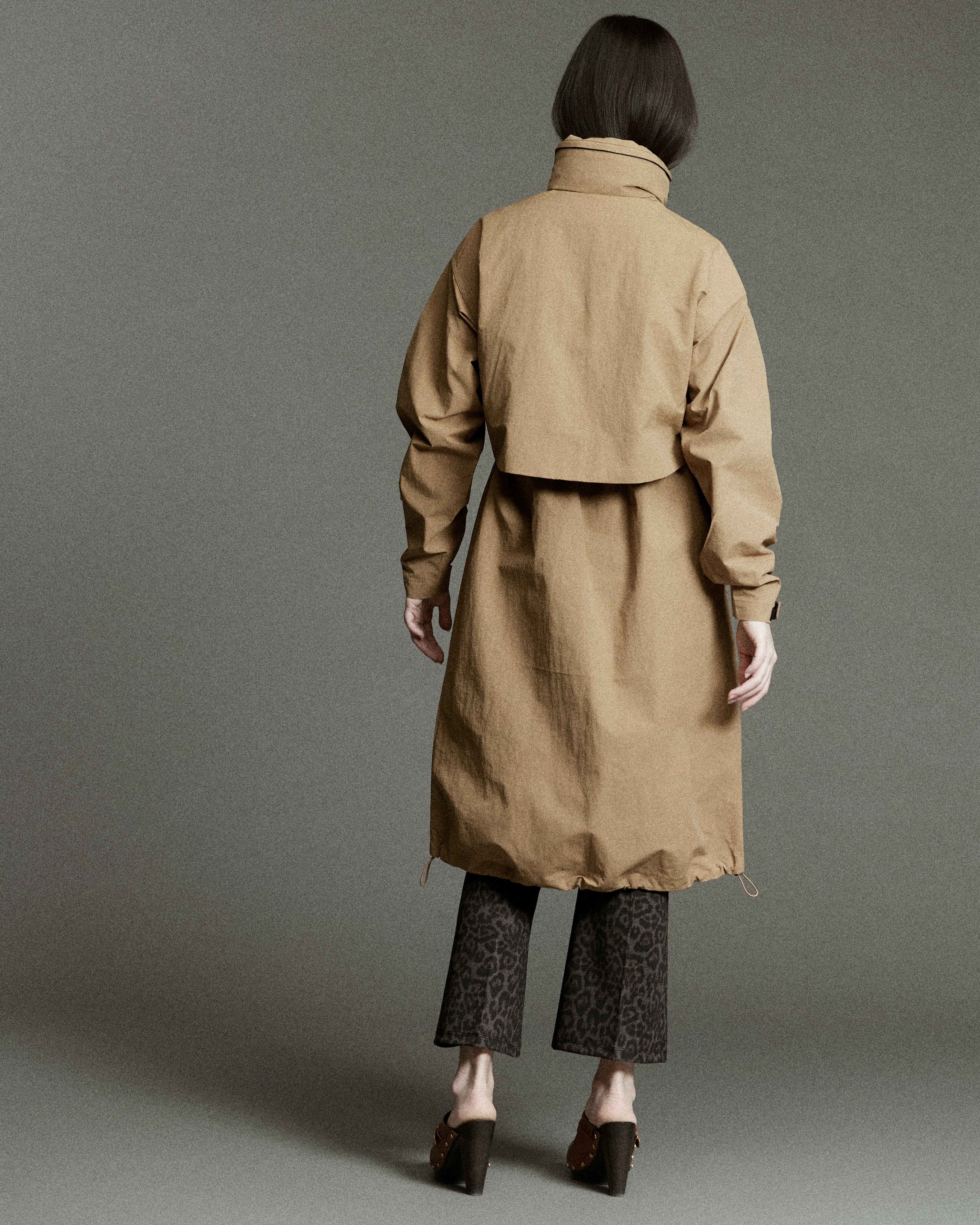 Cinch Raincoat in Beige