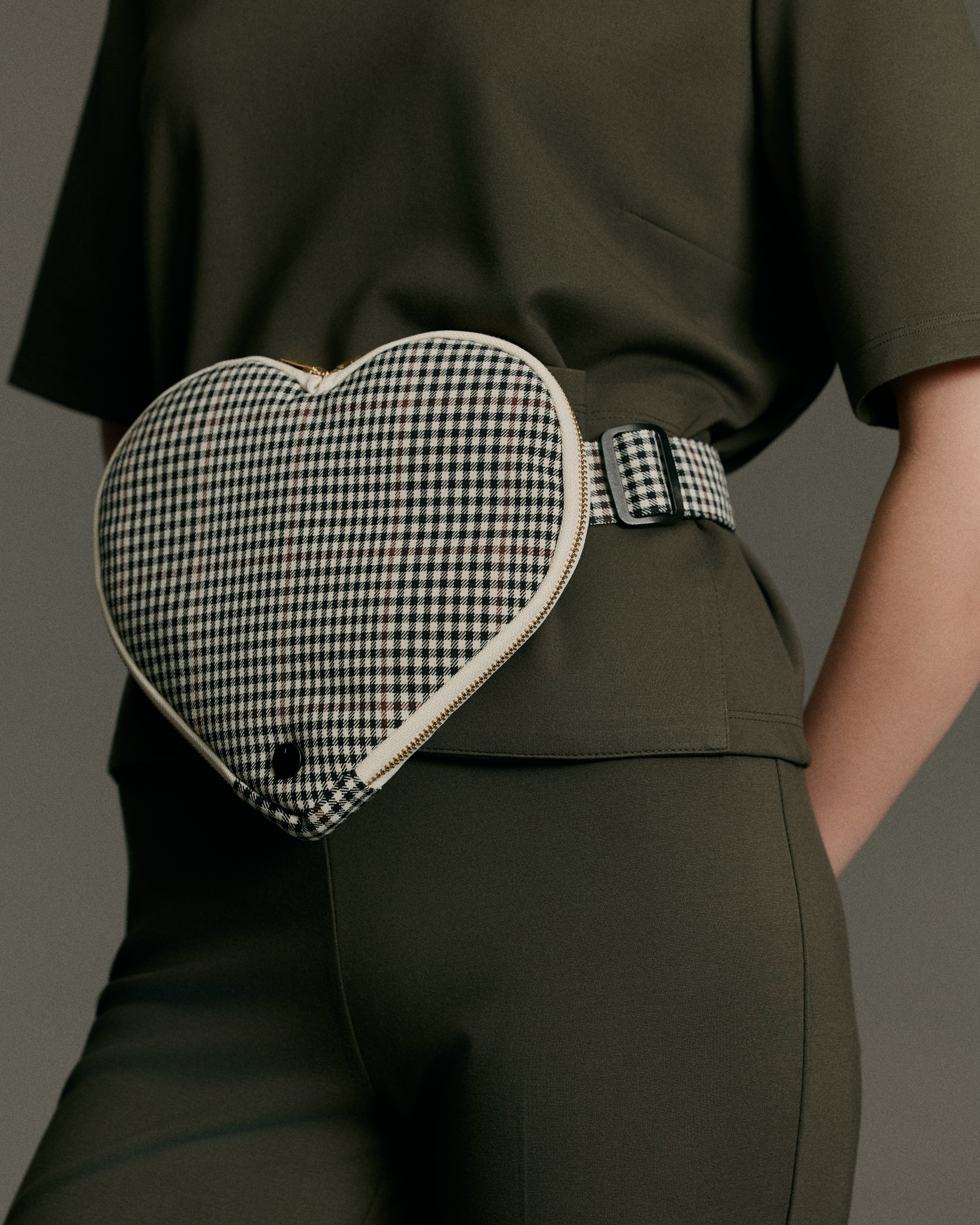 Plaid Heart Cross Body Bag F26